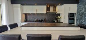 VILLA LA MAZAL, Bord de Mer, Piscine, Double Baignoire Balneo, Climatisation