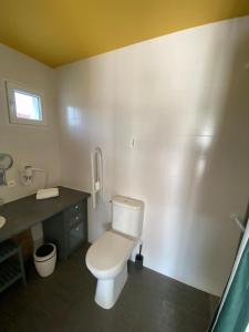 Hotels Hotel Les Voisins Beaucemaine : photos des chambres