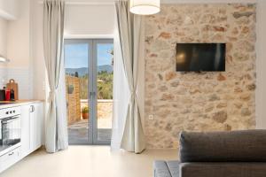 Orianthia Stone Houses