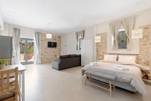 Orianthia Stone Houses