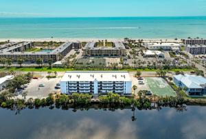 Beachy waterfront condo on Sanibel island Minutes to beach Sandpebble 4E - Ubytování bez kategorie ve městě Sanibel