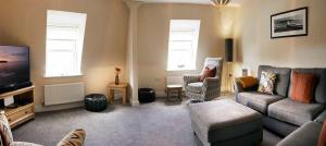 Seaside View Apartment - Sunny bright two bedroom apartment - Lift inside