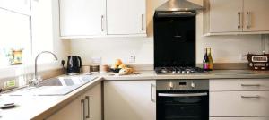 Seaside View Apartment - Sunny bright two bedroom apartment - Lift inside