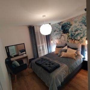 Apartamenty Centrum Warszawska 66 niebieski i różowy