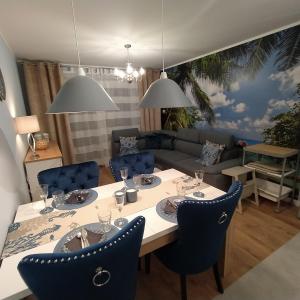 Apartamenty Centrum Warszawska 66 niebieski i różowy