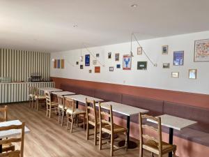 Hotels Hotel Les Voisins Beaucemaine : photos des chambres
