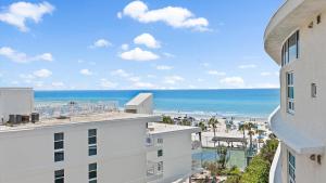 Crescent Siesta Key Charmer
