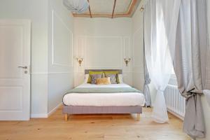 Cozy new flat near the Station!