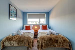 Cosy North Bay Apartment Vast Sea & Town Views