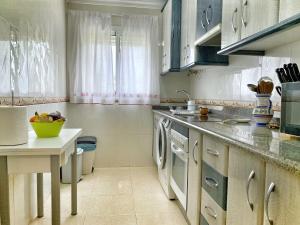 Apartamento en Urbanización Privada con Piscina en Primera Linea de Playa
