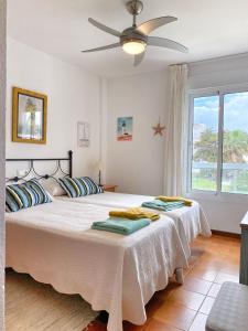 Apartamento en Urbanización Privada con Piscina en Primera Linea de Playa