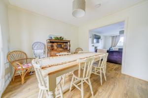 Relaxing Coastal Cottage with Hot Tub & Views