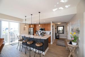 King Bed Newly Updated Condo!