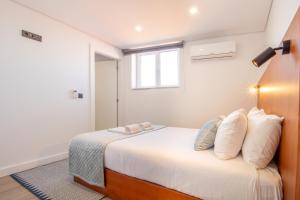 Quiet Duplex w Patio in Lapa by LovelyStay