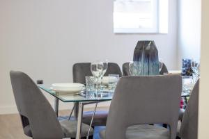 Quiet Duplex w Patio in Lapa by LovelyStay