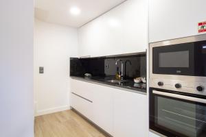 Quiet Duplex w Patio in Lapa by LovelyStay