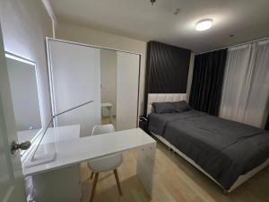 Cozy bed with WiFi Pool Gym in Udon