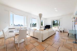 UNIQUE! 2-Br Apartment with Pool & Rooftop