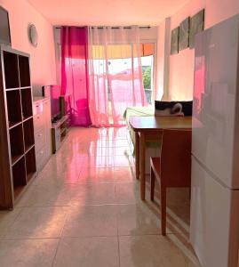 Beachfront Goldenmile Piramides Apartment