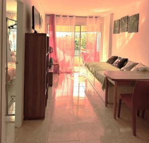 Beachfront Goldenmile Piramides Apartment