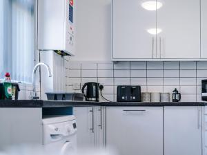 Sleeps 10-5 Beds-Parking-Peaceful - Fast WiFi