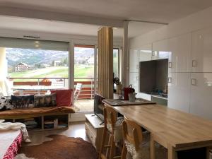 Appartements Les alpages - lit queen size - centre station : photos des chambres