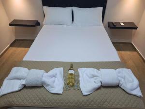 Rhódia & Sun by Booking Kottas