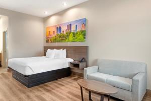 Clarion Pointe Spring - Houston North