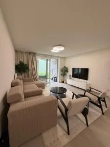 Modern & Bright 2-Bedroom Apartment with Terrace - Laarne