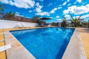 Villa 4 Quartos, Piscina, AC, Jardim, Prestige For Home