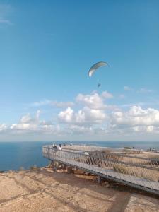 Tu Lugar Bajo el Sol, Vista al mar y piscina