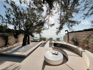 Villa la corniche pieds dans l eau