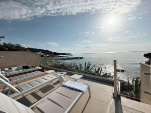 Villa la corniche pieds dans l eau