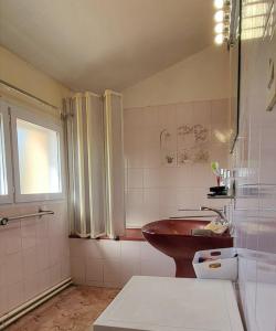Maisons de vacances House 5 rooms with garden in Les Sables-d-Olonne : photos des chambres