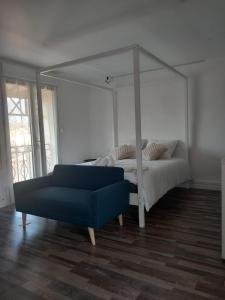 White and Cotton Suite