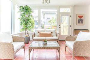 Charming Urban Retreat Elegant Home in Cap Hill