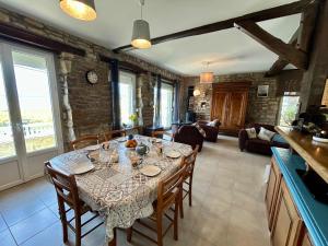 Charming seaside family home - sleeps 8