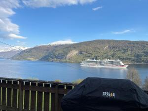 Stryn - Faleide - Cabin Fjord view