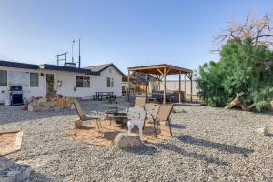 Hikers Paradise Twentynine Palms Home with Deck!
