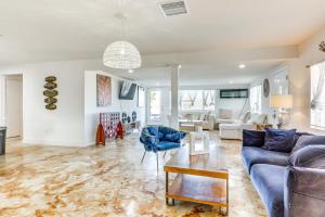 Hikers Paradise Twentynine Palms Home with Deck!