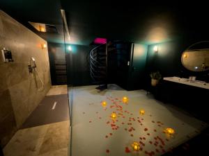 Mieuxqualhotel jacuzzi privatif Velvet Desire