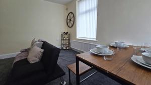 Comfy Entire Apartment with Free Parking in Bury Town
