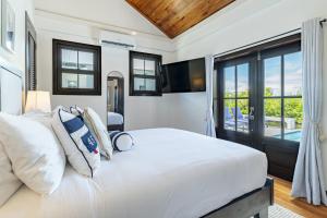 Belizean Serenity with Private Hot Tub and Pool at Mahogany Bay