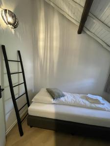 17 4p Historical Cottage near Valkenburg