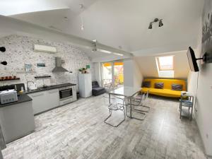 8x8 Tetőtér Apartman