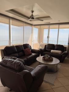 Beachfront condo with stunning ocean views
