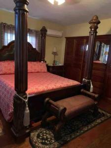 Large 3 bedroom with King beds