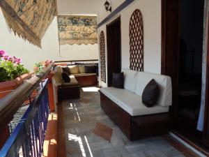 Greek House with seaview,parking and yard with BBQ