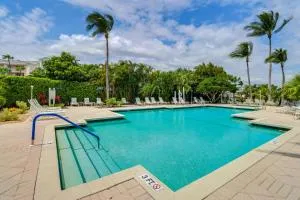 Walk to Stuart Beach Resort Condo with Water View! - Stuart