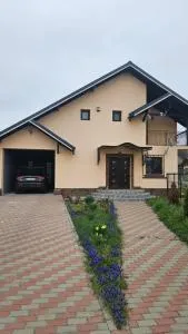 Simona - 阿尔杰什河畔库尔泰亚